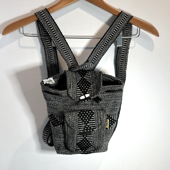 Emisa Made in Mexico woven backpack purse drawstring close & front zip pocket. - Picture 1 of 6